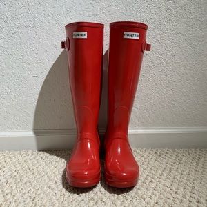 Red Gloss Hunter Rain Boots- US 6M/7F